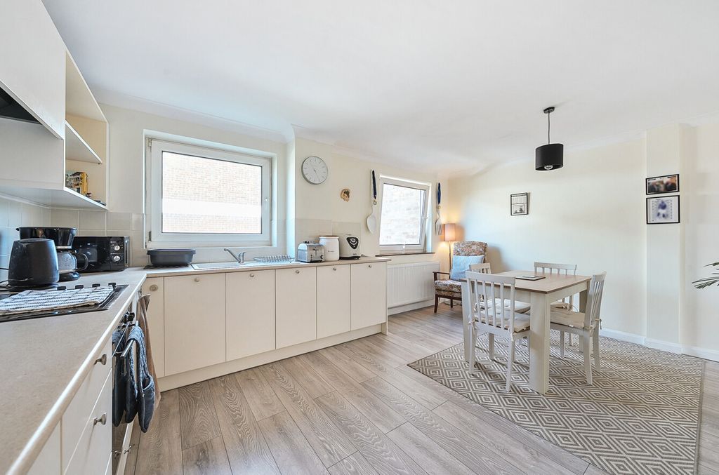 Property photo 3 of 13 1314248-37-68598d...