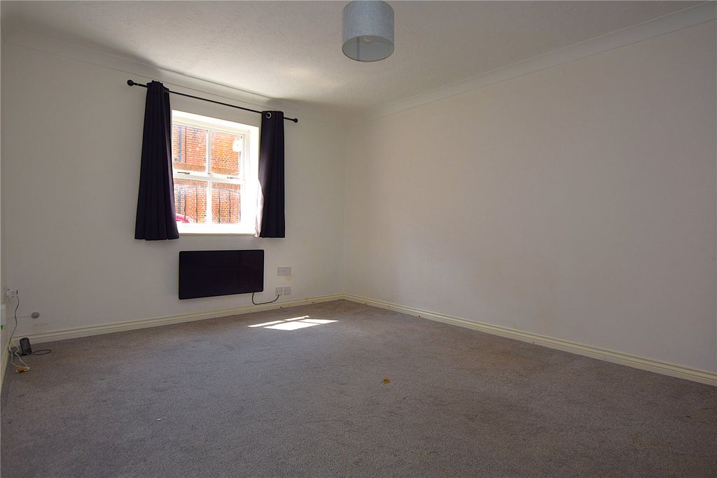 Property photo 3 of 5 Living Room