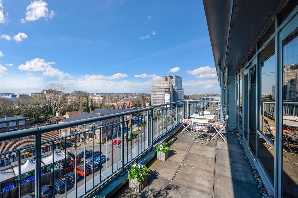 Property photo 2 of 10