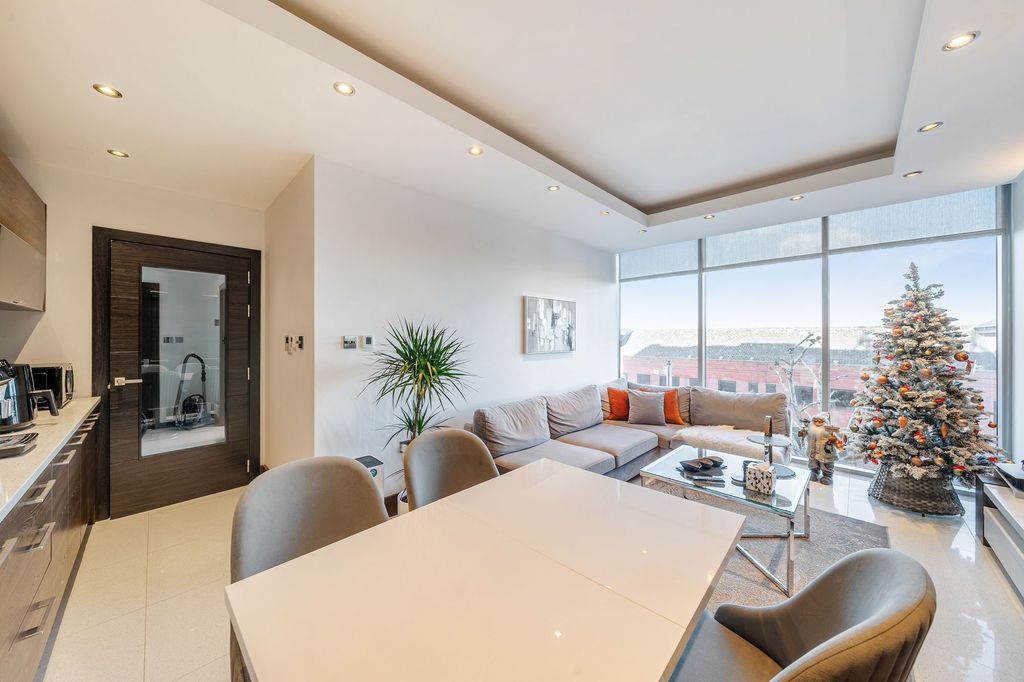 Property photo 2 of 11