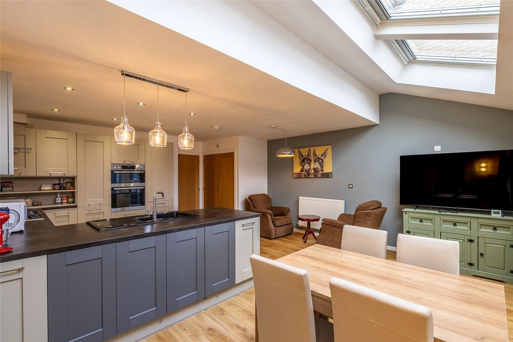 Property photo 3 of 36 Picture No. 23