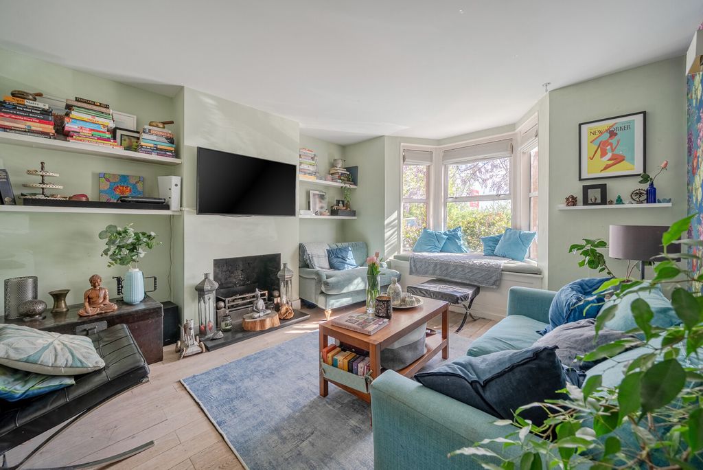 Property photo 2 of 14 Sitting Room