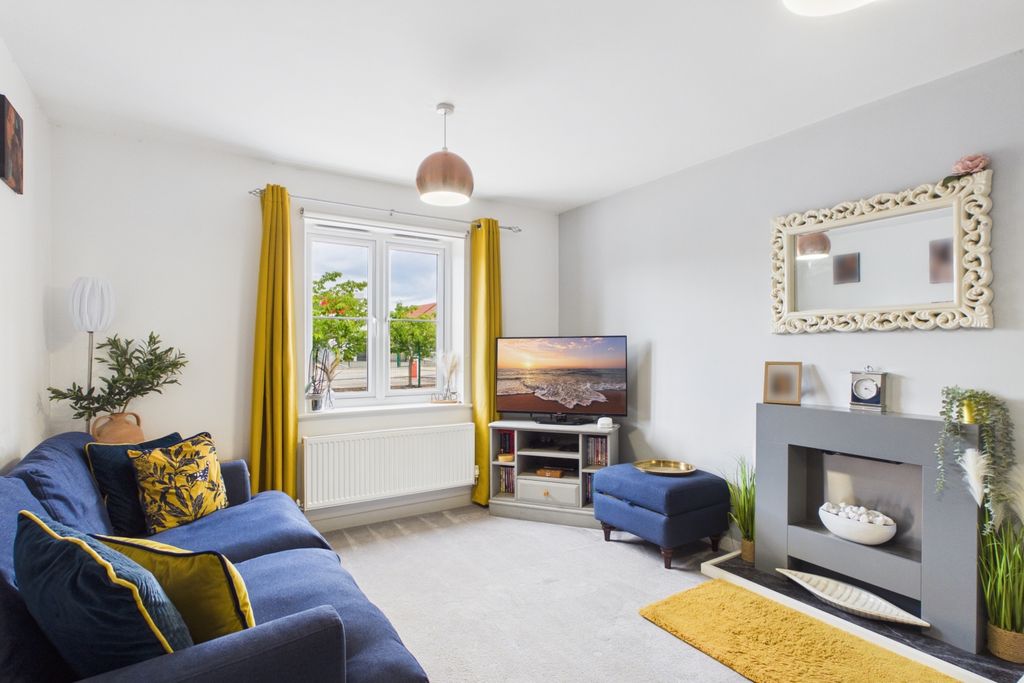 Property photo 3 of 22 Ewemove - Spalding - Witham Rd - Living Room