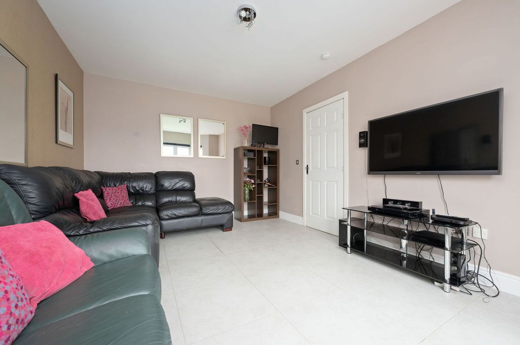 Property photo 3 of 35