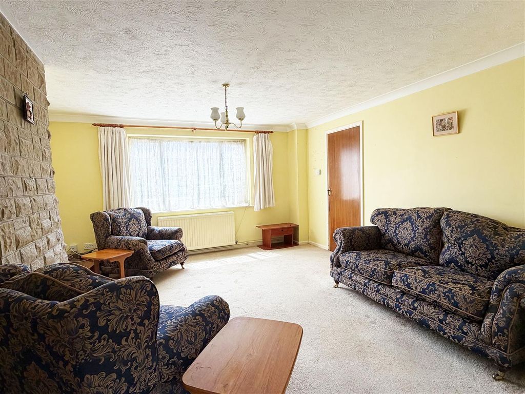 Property photo 3 of 14 Oak Lounge1.Jpg