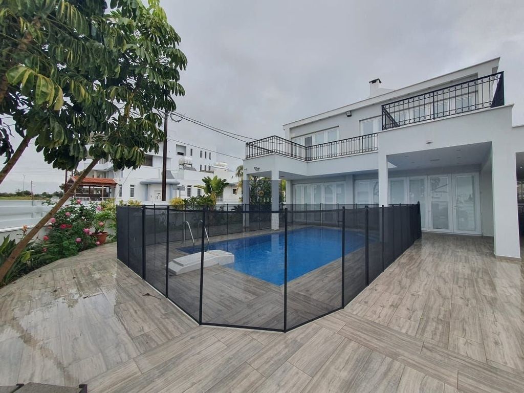 Property photo 1 of 43