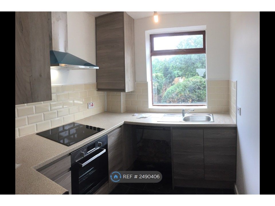 Property photo 3 of 10 Kitchen