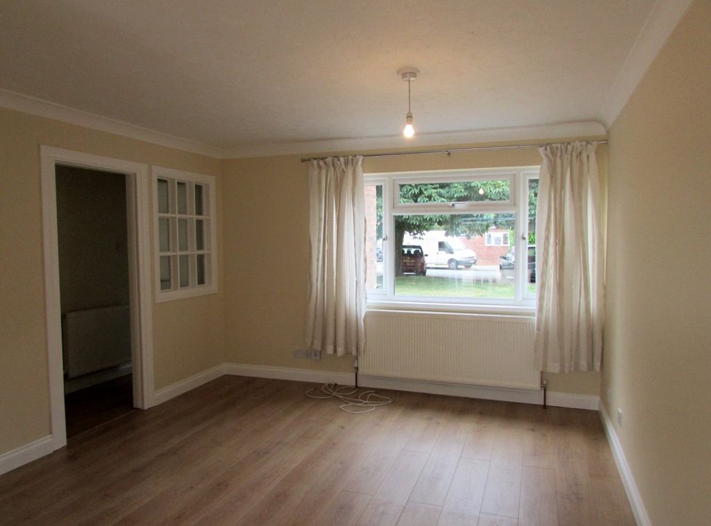 Property photo 3 of 7 Living Room