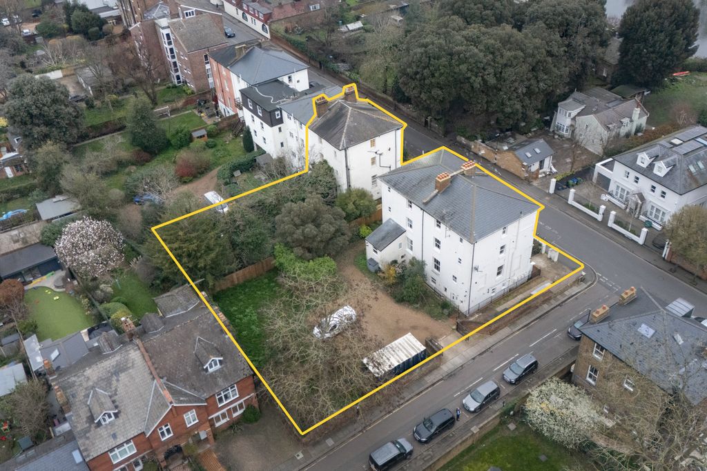 Property photo 2 of 12 31 - 35 Lower Teddington Road, Kingston Upon Thames, London Kt1 4HQ