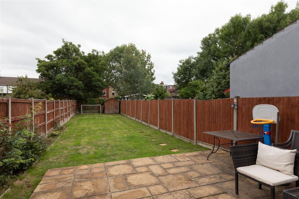 Property photo 3 of 21 Westward Road, E4