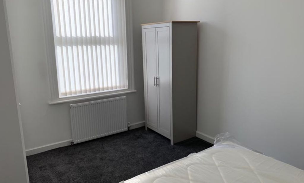 Property photo 3 of 30 A Tidy Student Bedroom Featuring A Bed, A Wardrobe...