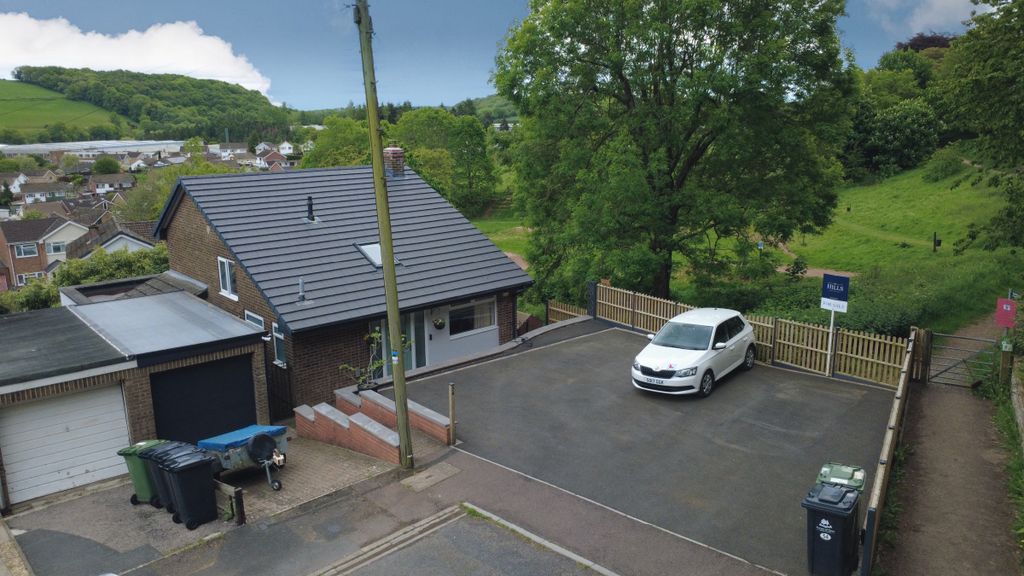 Property photo 3 of 31