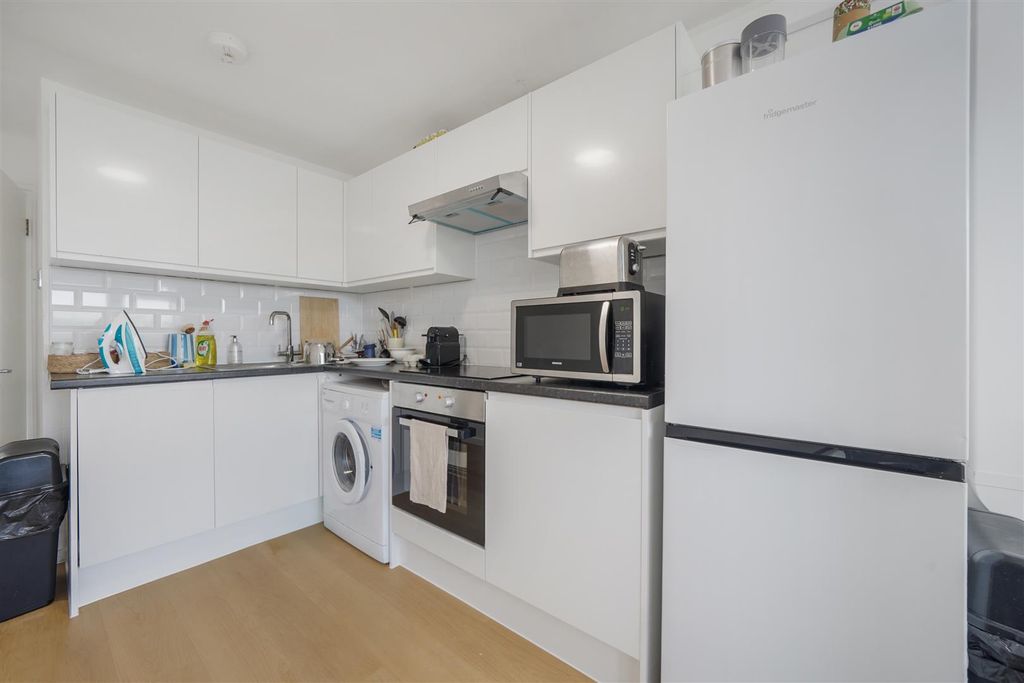 Property photo 2 of 21 Flat 184, Holcroft Court - Inpjwpkak3Ovcp8Tsnsg.Jp