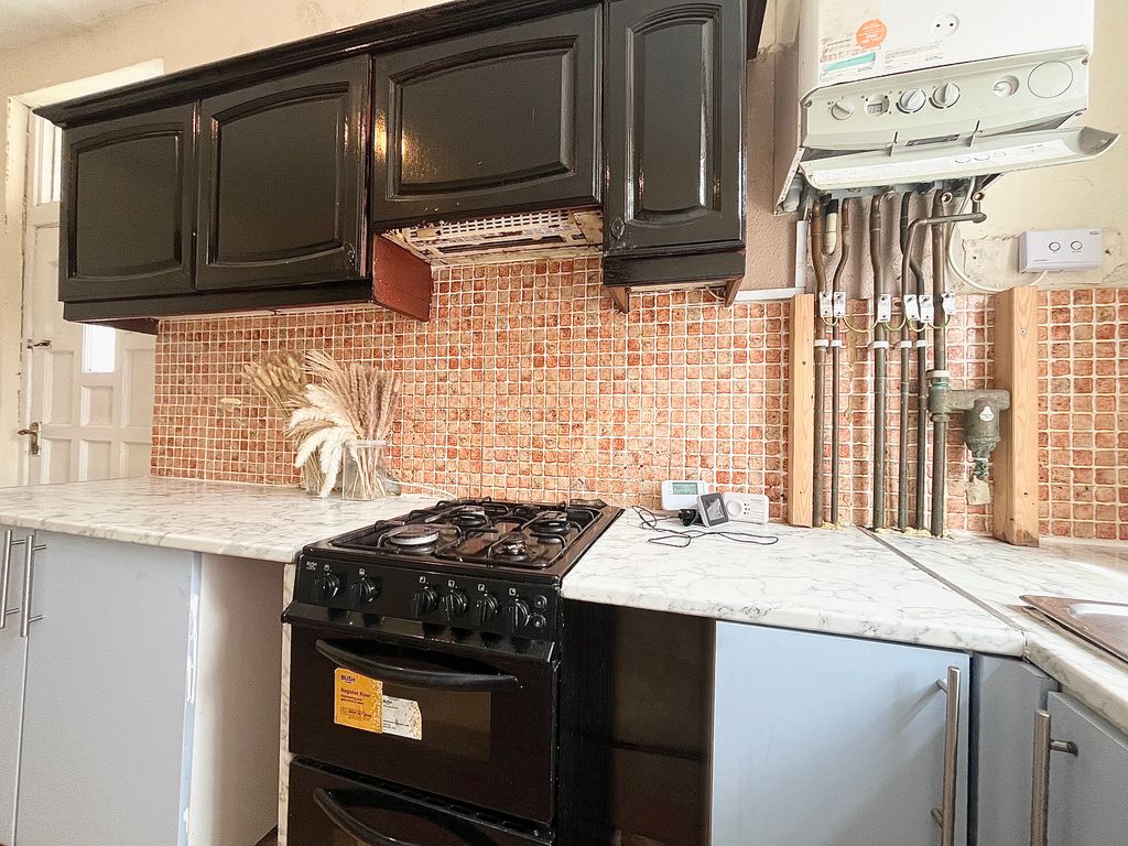Property photo 2 of 14 Kitchen