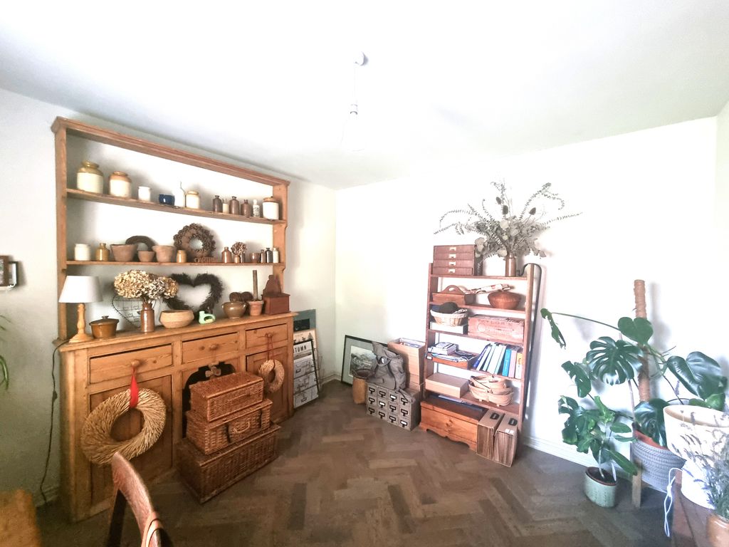 Property photo 3 of 18 Sitting Room