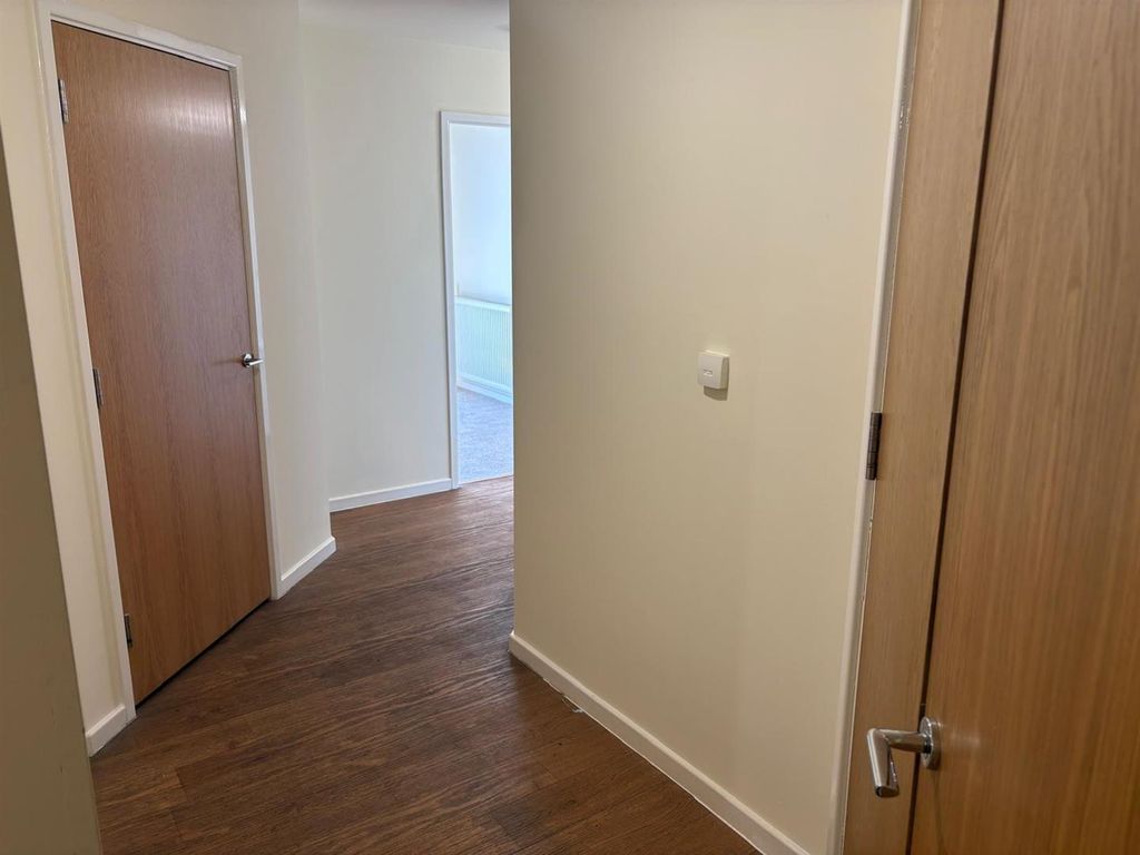Property photo 2 of 7 Hallway.Jpg