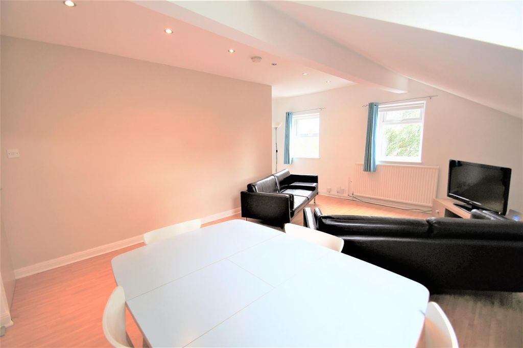 Property photo 3 of 25