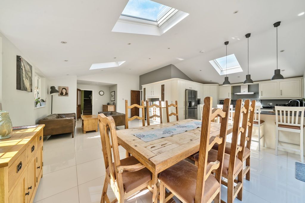 Property photo 3 of 22