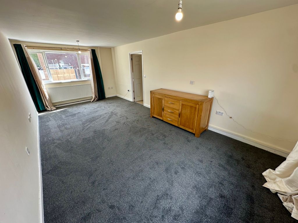 Property photo 2 of 12 Image