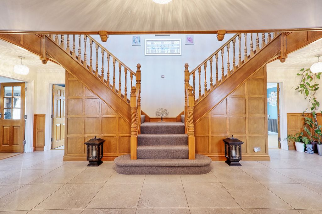 Property photo 2 of 38