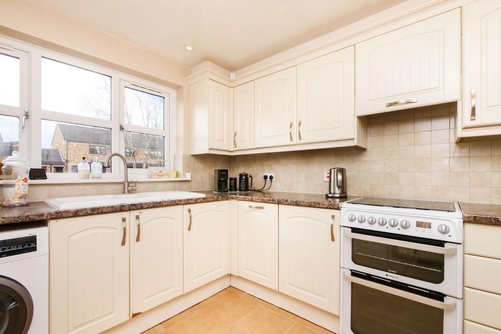 Property photo 3 of 14 Kitchen