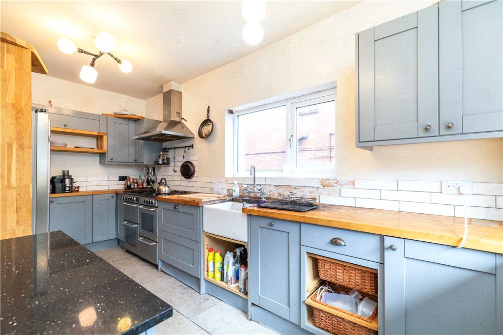 Property photo 2 of 17 Kitchen
