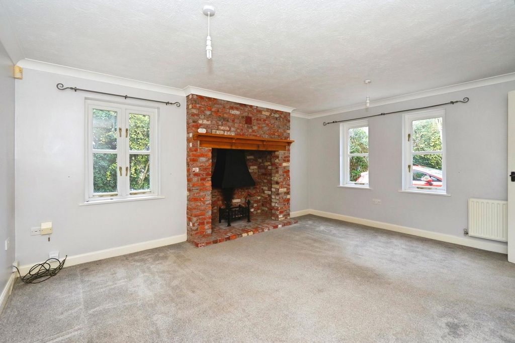 Property photo 3 of 20 Pbox-Img.Jpg