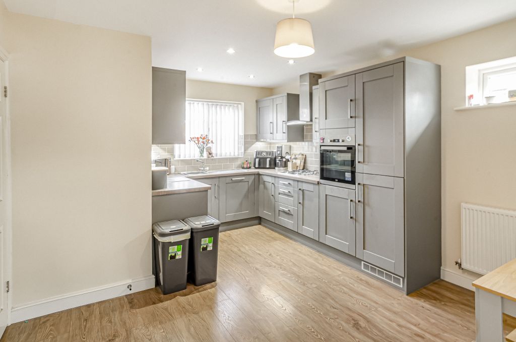 Property photo 2 of 28 Advert-47