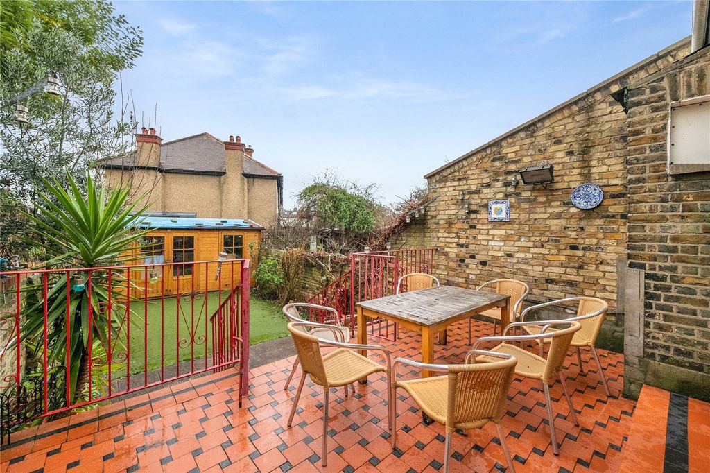 Property photo 2 of 11