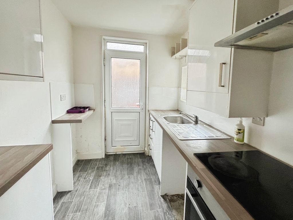 Property photo 3 of 12 Kitchen