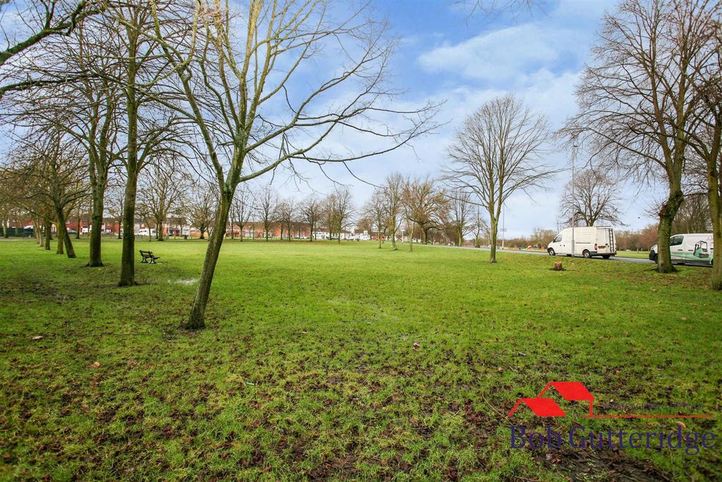 Property photo 2 of 16 Externally