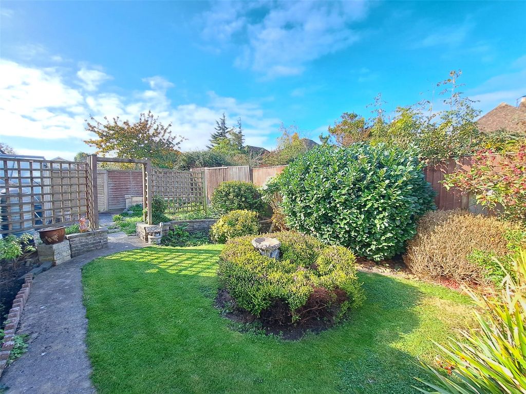 Property photo 3 of 32 Picture No. 11