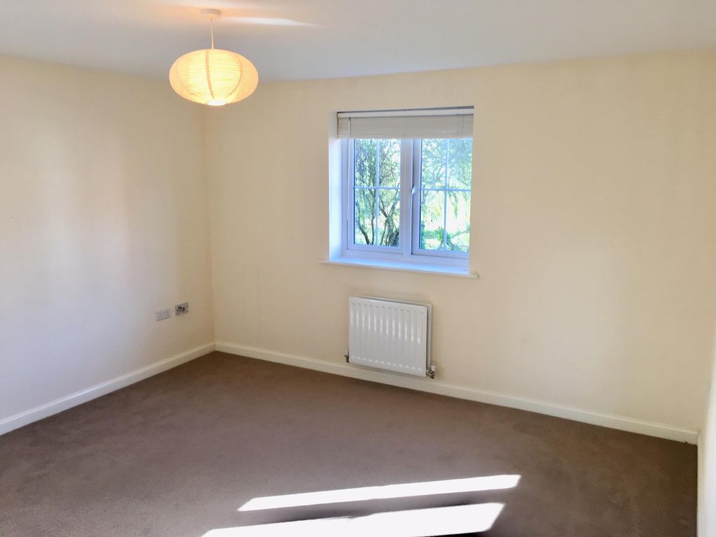 Property photo 3 of 10 Living Room