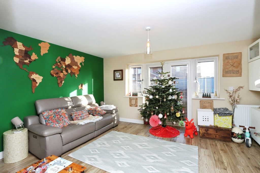 Property photo 2 of 19 Pbox-Img.Jpg