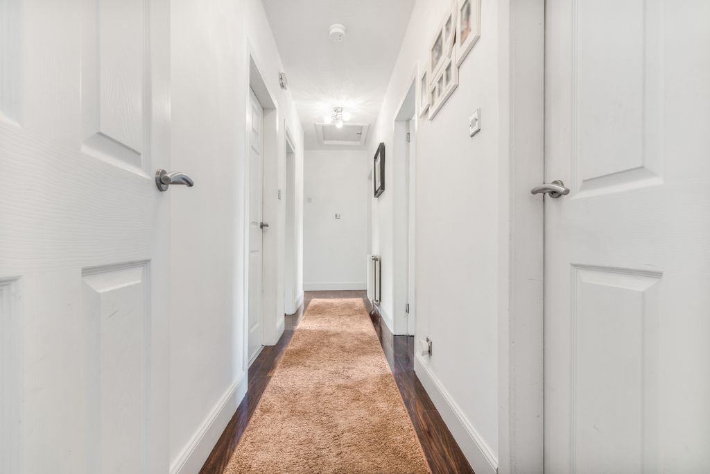 Property photo 3 of 27