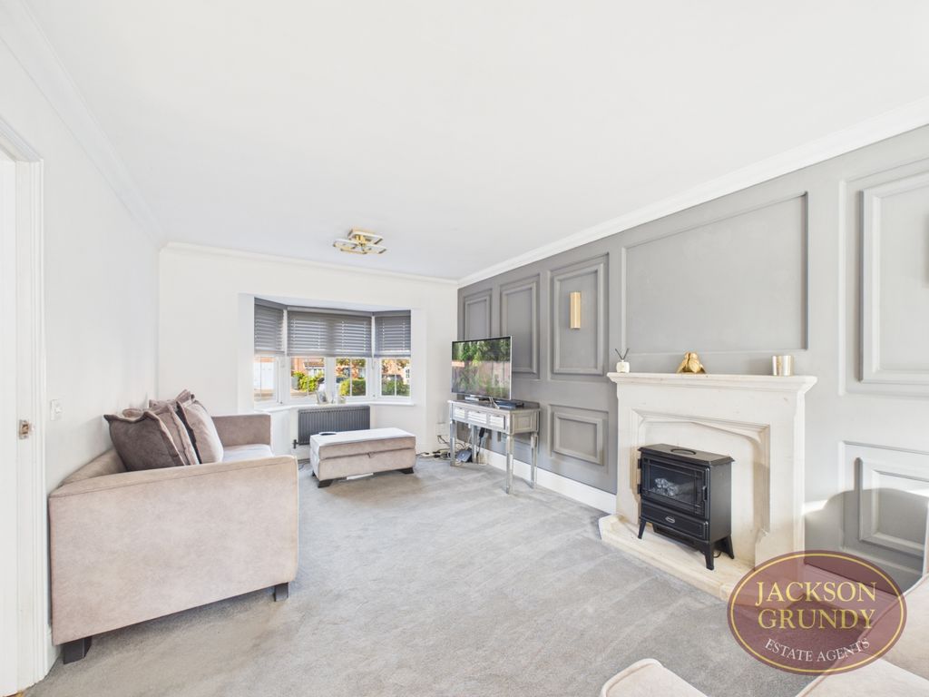 Property photo 3 of 21 The Spinney
