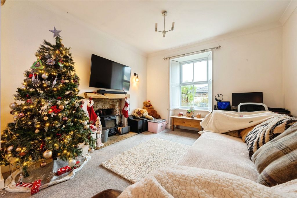 Property photo 1 of 8 Lounge