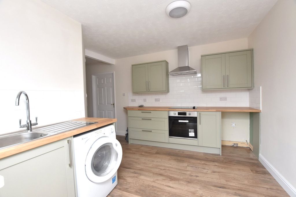 Property photo 2 of 11 Kitchen