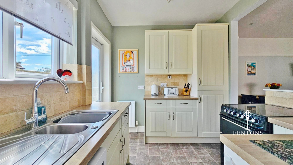 Property photo 3 of 27 Kitchen