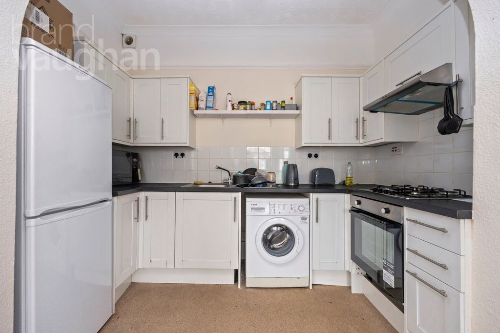 Property photo 2 of 8 Picture No. 13