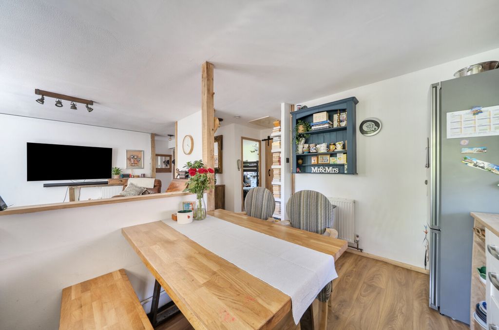 Property photo 3 of 17 1466842-11-6A1075...