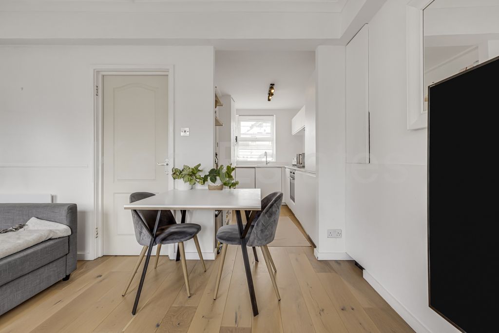 Property photo 3 of 14 Photo 4