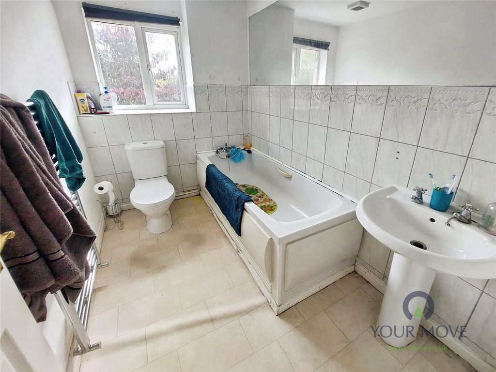 Property photo 3 of 10 Bathroom