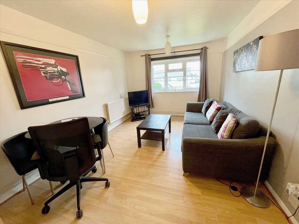 Property photo 2 of 8 Lounge
