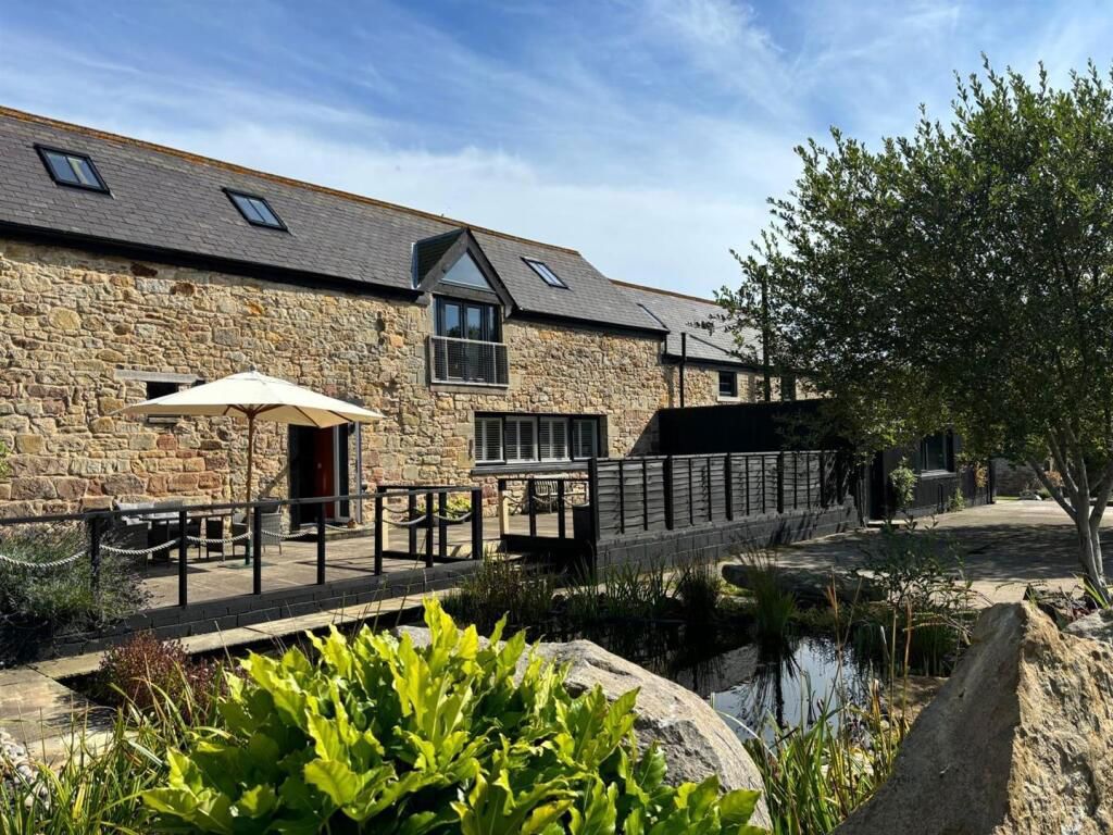 Property photo 2 of 50