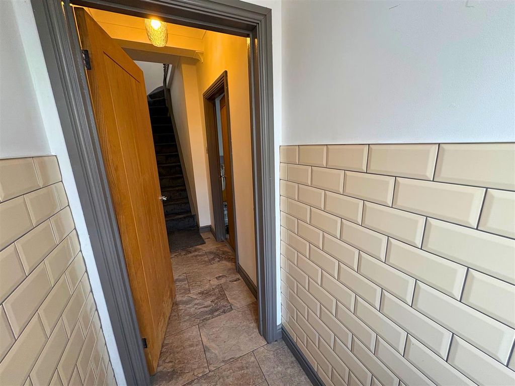 Property photo 3 of 28 Entrance Porch