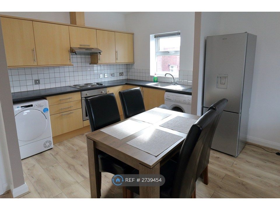 Property photo 3 of 16 Kitchen