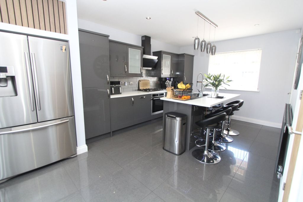 Property photo 3 of 37