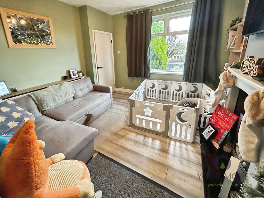 Property photo 3 of 12 Lounge