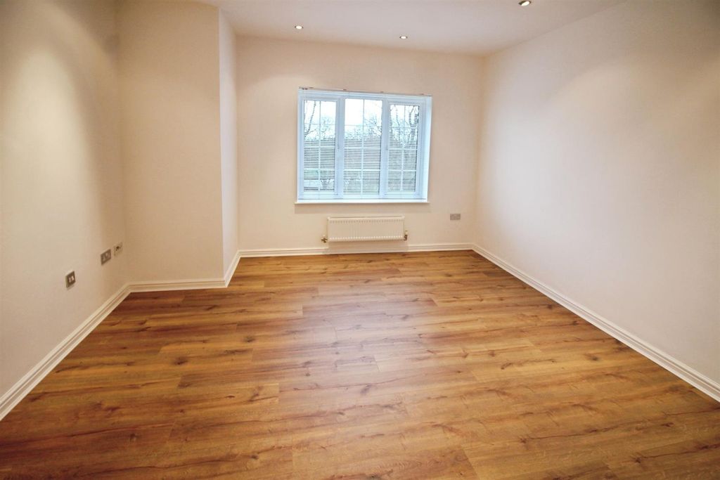 Property photo 2 of 14 Lounge